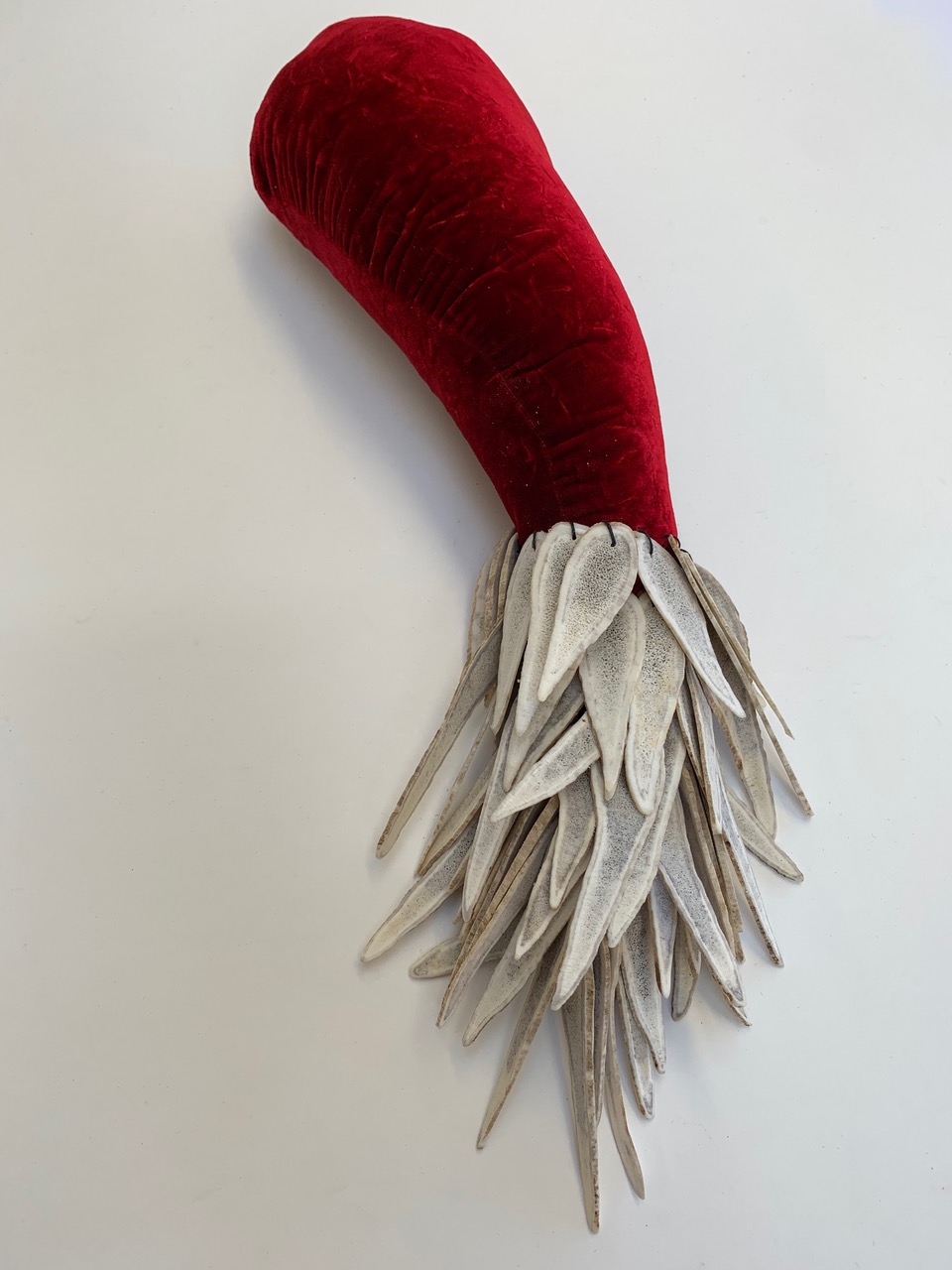 Familiar  2020

46cm x 12cm x 10cm

deer antlers, silk velvet, wadding