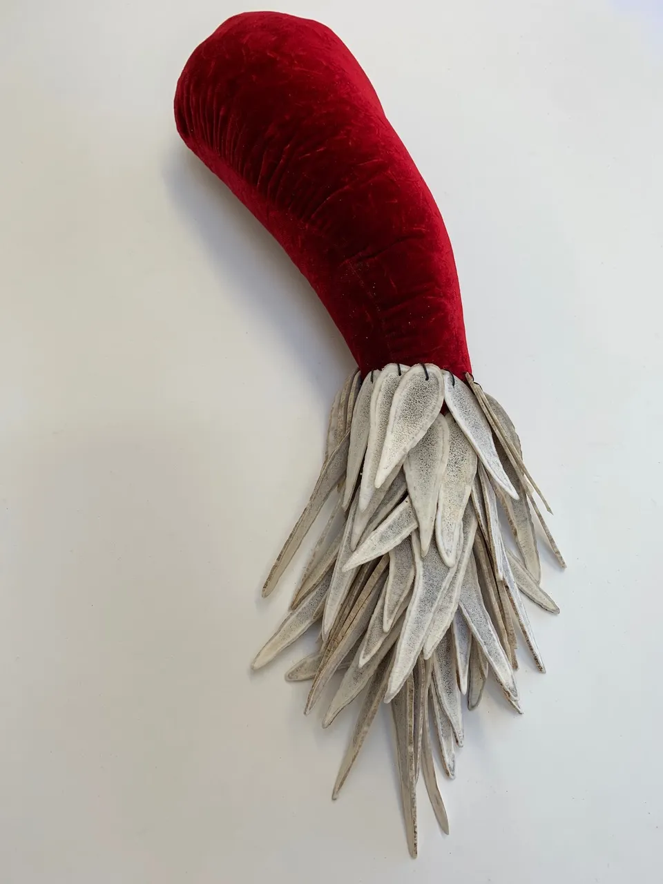 Familiar  2020

46cm x 12cm x 10cm

deer antlers, silk velvet, wadding