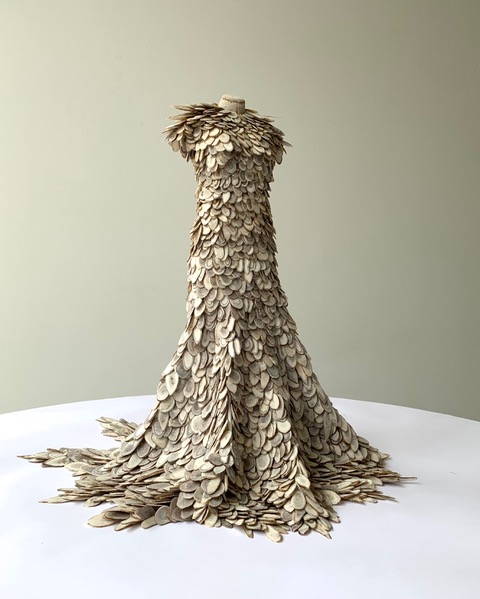 hart 2021

sliced deer antler tips on miniature mannequin form